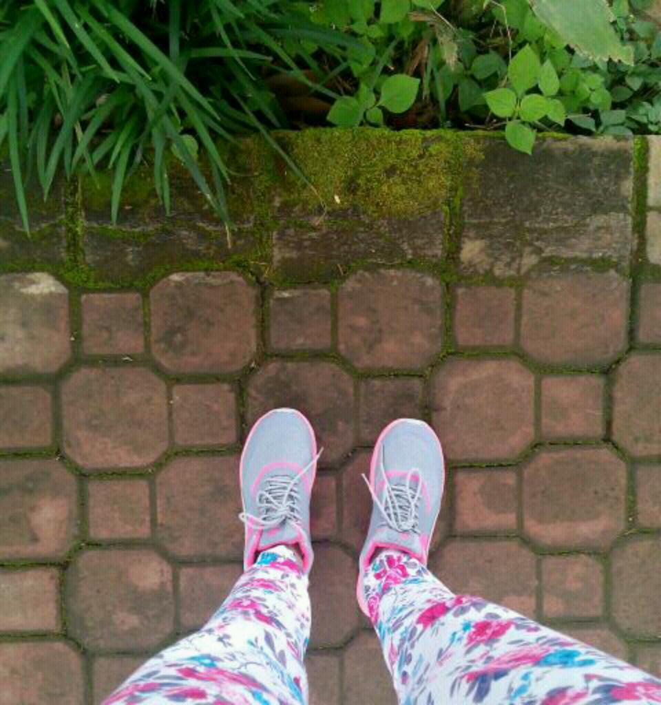 molly_stuff's tweet image. dijual! NIKE AIR MAX msih 3x pakai  Belinya di mimin olshop katanya ORI VIETNAM  #sell 375rb, nego halus!