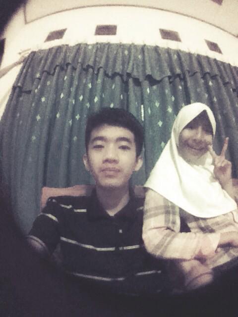 hallojas's tweet photo. Selfie 2 detik http://t.co/xhLHZTLede