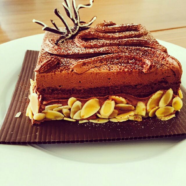 Retro_Gourmet's tweet photo. Look at this yummy Chocolate Ganache Cake from Retro Gourmet.. yum yum! Order yours now😊😊 http://t.co/8DM7anUds0