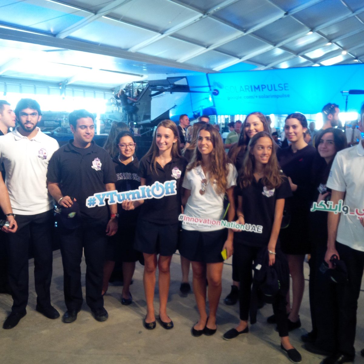 ZSP_ORG's tweet photo. #Dubai American Academy students visit the #Si2 hangar #InAbuDhabi earlier today. #YTurnItOff #RTW @solarimpulse http://t.co/hlwLZawGvO