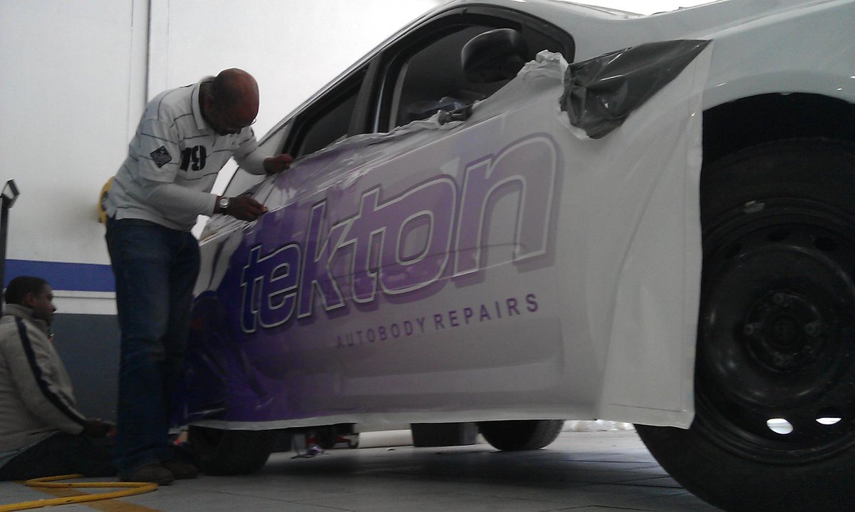 OrangetreeDsgn's tweet photo. Tekton Autobody @tektonabr Vehicle Wrappers Delight
#tektonautobody #orangetreedesign #vehiclebranding #carwraps http://t.co/rh9KiqjQVP