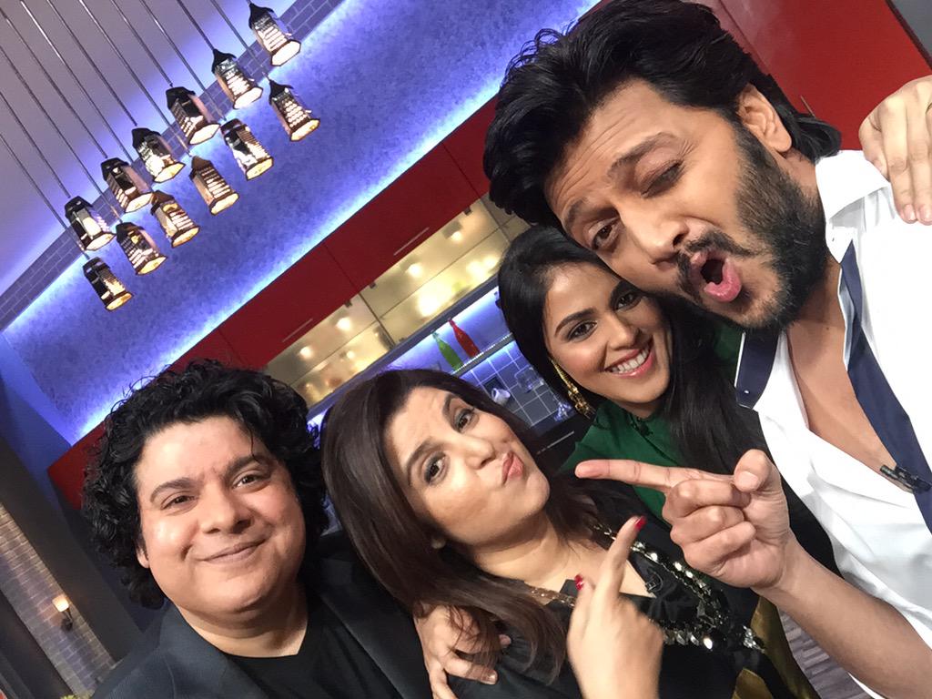 TheFarahKhan's tweet photo. Till sajid joined @Riteishd n @geneliad on #farahkidaawat .. My kitchens fully destroyed but what an episode!! 😝 http://t.co/Cd9Rai6Hxb