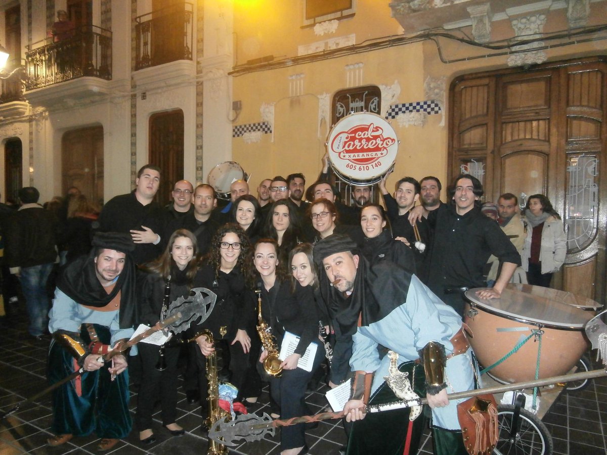 xarangacarrero's tweet photo. Aquí os dejamos una foto del sábado de los moros de Campanar, gran espectáculo y esperamos volver pronto! http://t.co/ygc5UxeqJU