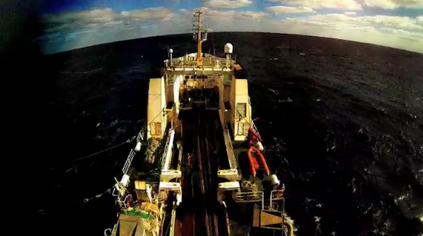 Telerama's tweet image. A voir / écouter sur @nouvOson : "60°43' Nord", des sons sifflants par force 10 po.st/3ibGi9