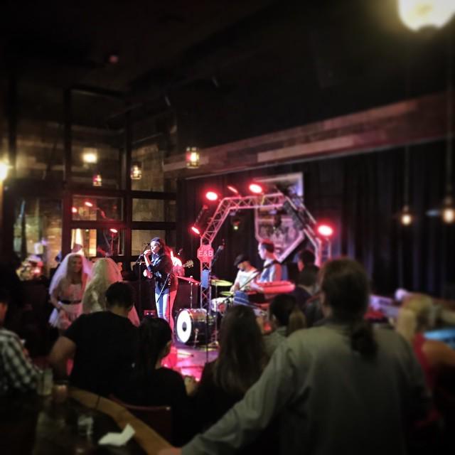 unlimitedfix's tweet photo. @gorgeousgotagun @mcflayeee @steveaguilar great to see you all up on stage again http://t.co/ww2gOrZSBX http://t.co/1xWakzxkG7