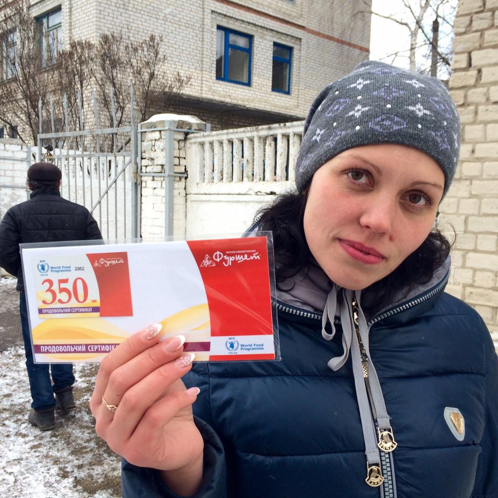 jonathandumont1's tweet photo. A mother of 5 says thank you for food vouchers from #wfp. Her house in #Horlovka #Ukraine was destroyed by bombs http://t.co/5uHegBy4L1