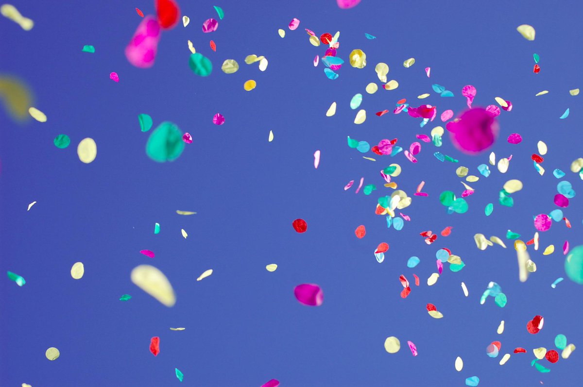 FatbeeParties's tweet image. Anche con il cielo coperto non dimenticatevi di portare ancora un pò di colore al carnevale con maschere e coriandoli