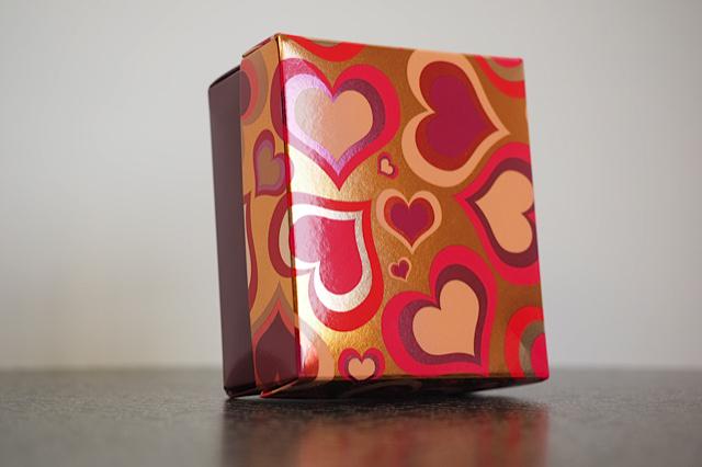 Luxe_Packaging's tweet photo. Luxe bodem/deksel geschenkverpakkingen in vouwkarton, koudfolie / coldfoil, UV Lak #verpakking #relatiegeschenk http://t.co/GM5vcoHyjb