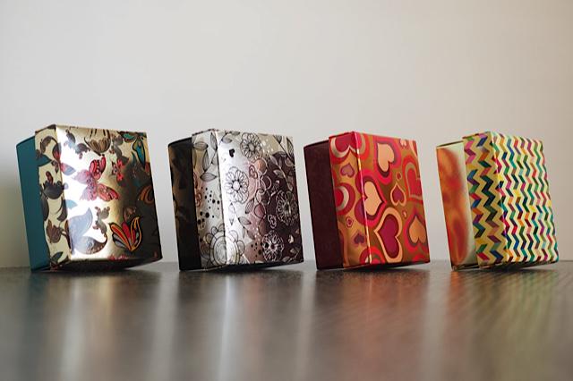 Luxe_Packaging's tweet photo. Luxe bodem/deksel geschenkverpakkingen in vouwkarton, koudfolie / coldfoil, UV Lak #verpakking #relatiegeschenk http://t.co/GM5vcoHyjb