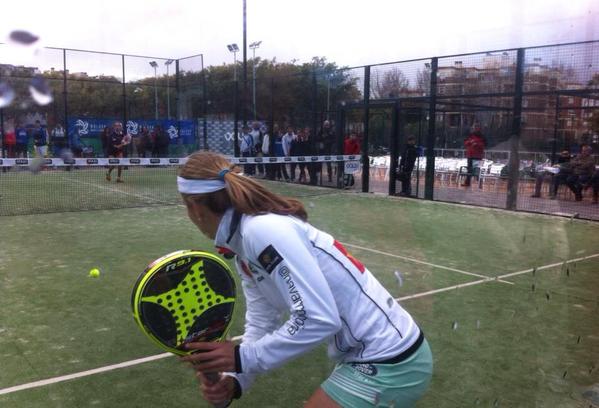 Hay gente que madruga tanto que va poniendo las calles. Pues <a href="/navarrocarolina/">Carolina Navarro Björk</a> ha puesto hoy las pistas! #Vamos
#padel