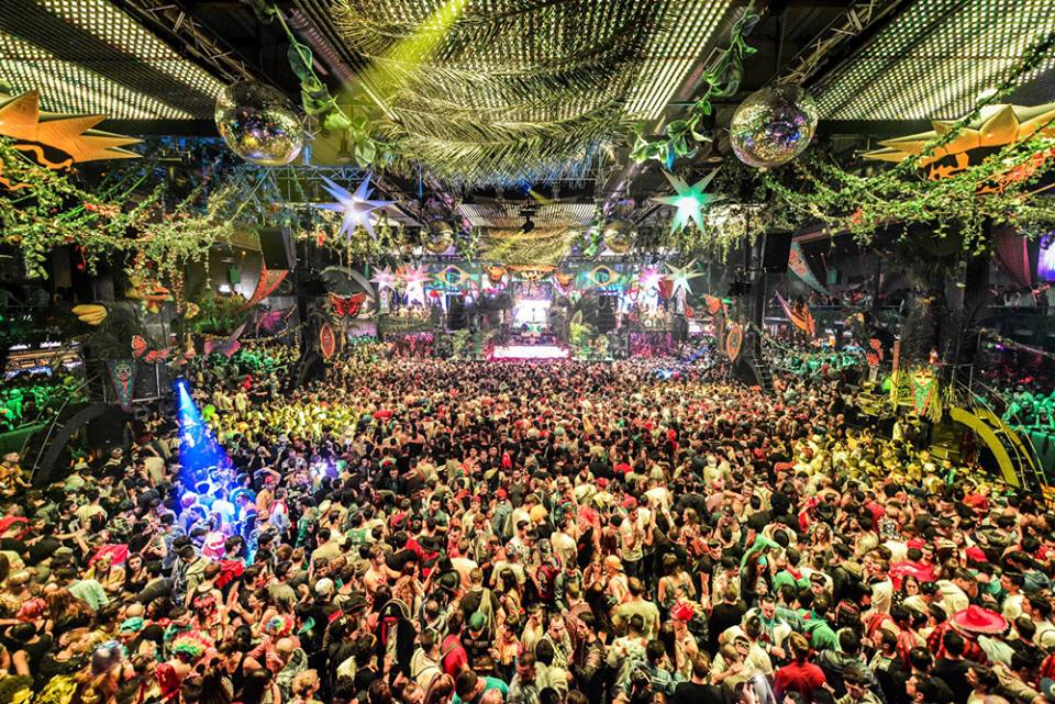 fabrikdiscoteca's tweet photo. Estamos sin palabras !! Gracias a todos por un Carnaval mágico. 
Impresionante Rowmingo !! #elRow http://t.co/pwtvE0LbdB