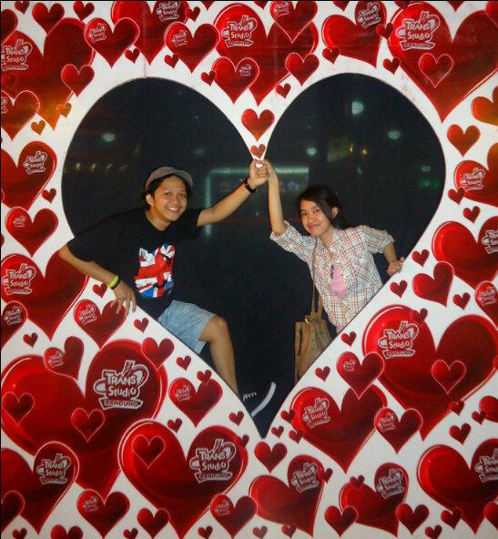fuzi_chan's tweet photo. Edisi valentine #BestCouple #latepost :p  @TransStudioBdng http://t.co/b1cZ9rOGte