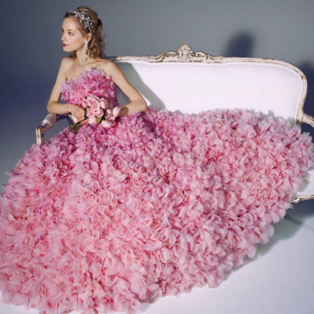 تويتر 蜷川実花 على تويتر 今回のウェディングドレスはデザイン画まで自分でかき なかなか大変でしたがすごく素敵に出来たと思う Http T Co Eqgau5k6hg Http T Co Dfamrcasqa