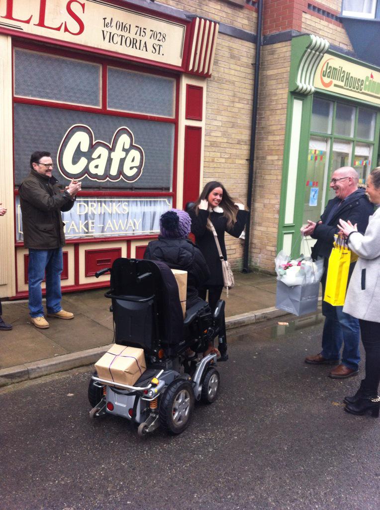 aliJcorrie's tweet image. Look who has filmed her final scene @itvcorrie the lovely @georgiafoote tears all round! #byebyegeorgia