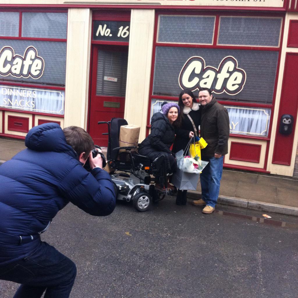 aliJcorrie's tweet image. Look who has filmed her final scene @itvcorrie the lovely @georgiafoote tears all round! #byebyegeorgia