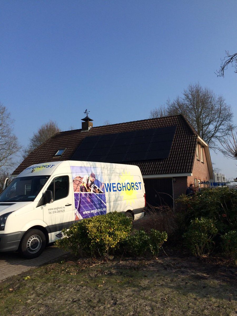 Weghorst3's tweet photo. Vandaag een zonne-installatie gerealiseerd van 5300 Wp bij fam. Reinders http://t.co/XFafVue1J9