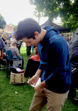 plltwfacts's tweet photo. Dylan O'Brien on TW's set. #Stalia http://t.co/LmUw8RKh75