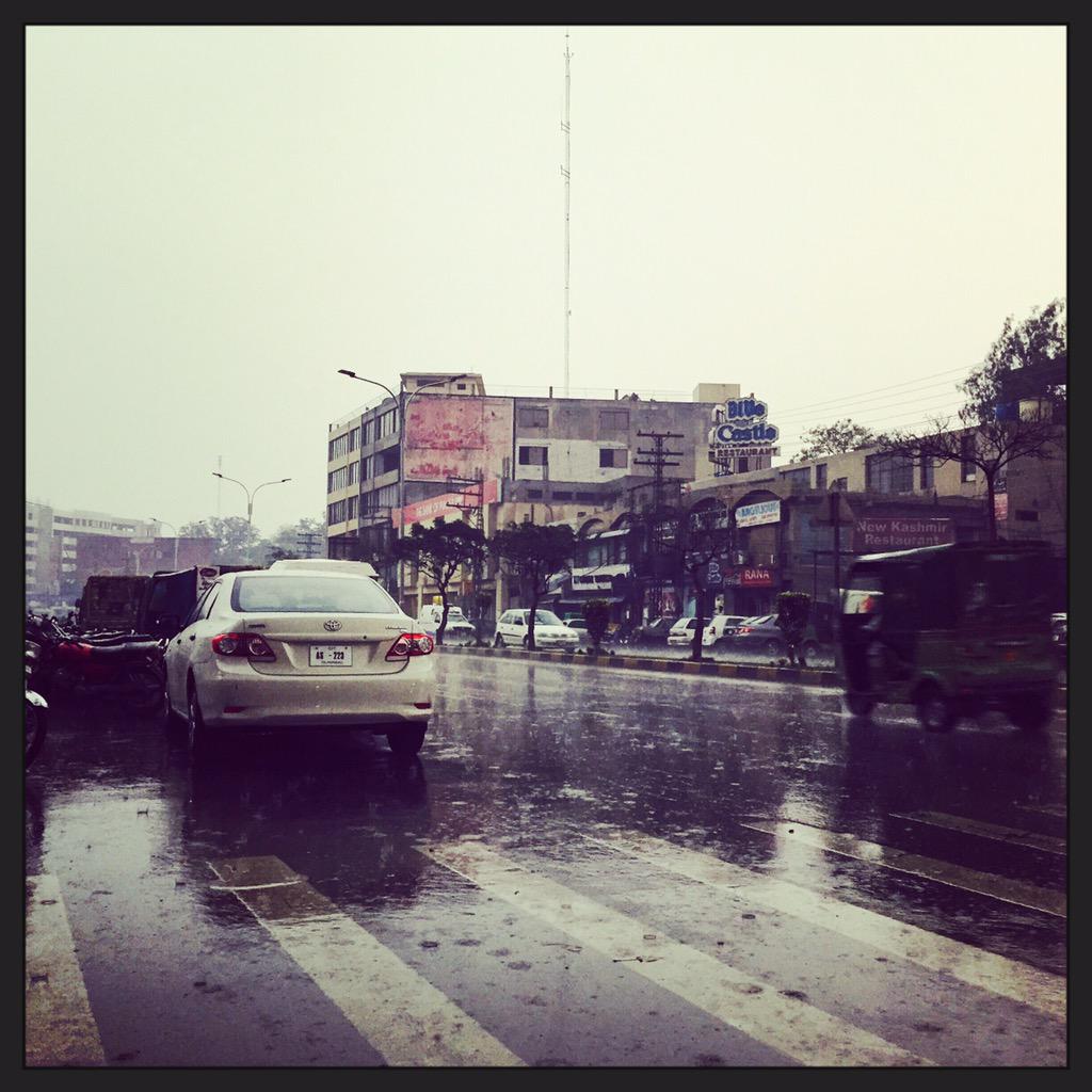 ShahparaSalim's tweet photo. It's #hailing in #lahore right now . So the #winters are officially over today #weather #updatepeople http://t.co/t7PNZ0oeV8