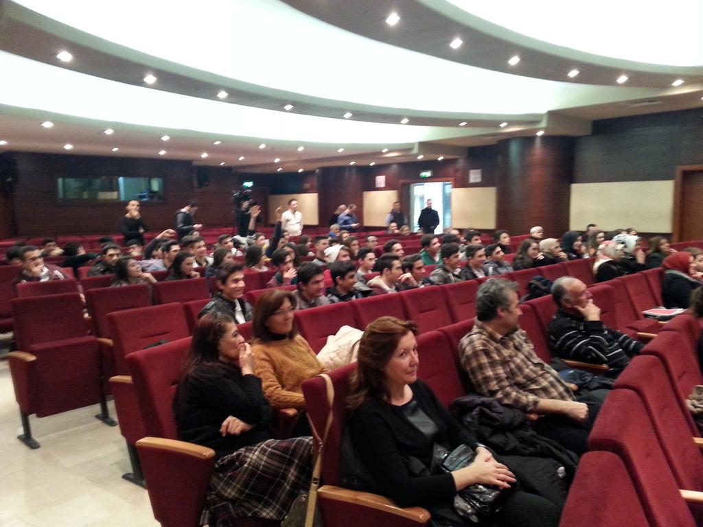 Radyocularımız Cem Arslan ve Hop Dedik Ayhan, radyocu olmak isteyen gençlerle interaktif program gerçekleştiriyor.