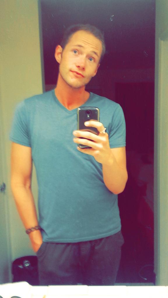 vackra_24's tweet photo. Hit the gay club and LOVED every minute of it! http://t.co/gdOVvMmjlh