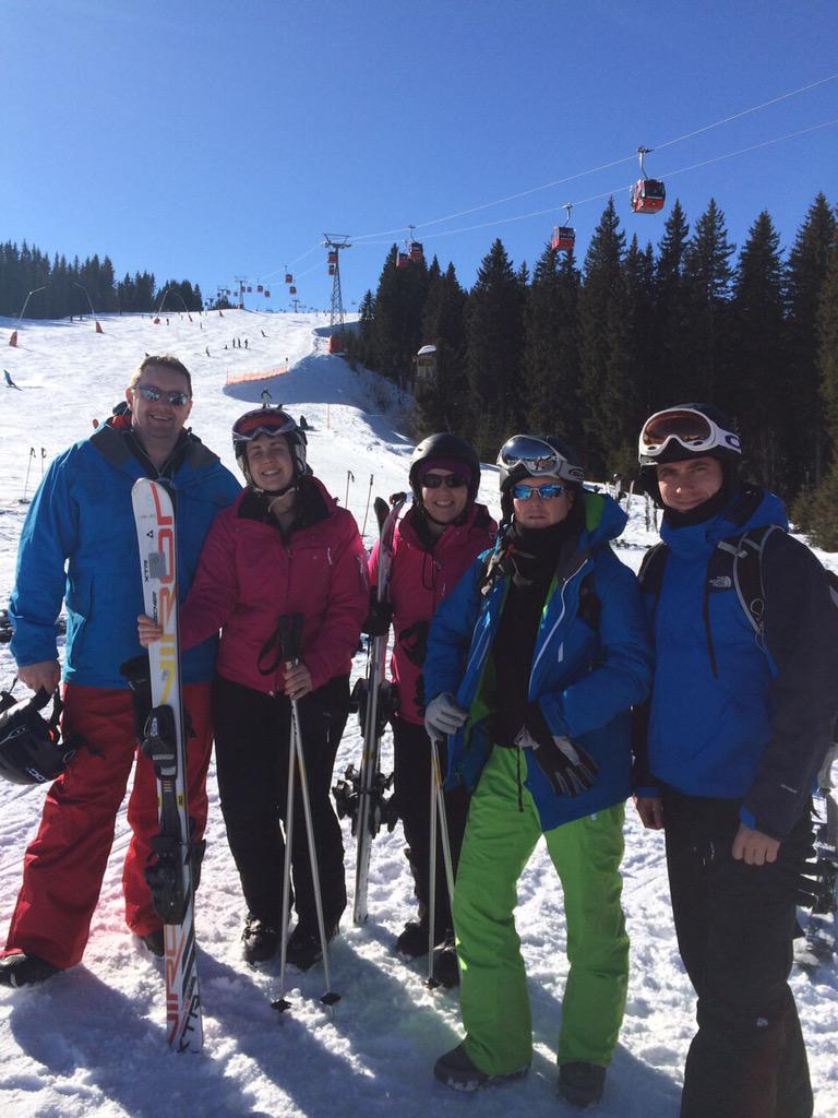 PenistoneGS's tweet image. #Learningisearning Look at our 1st class ski students! Perfect conditions! @PGSALCPESport