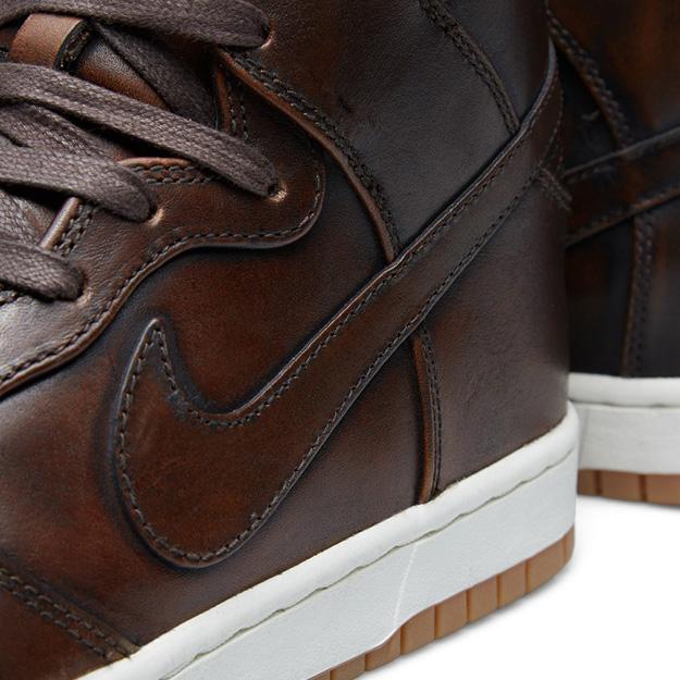 LadySneakers's tweet photo. Love at first sight! #Nike Dunk Lux High Burnished Leather. #sneakers #sneakerhead http://t.co/88Ax2aeEdB