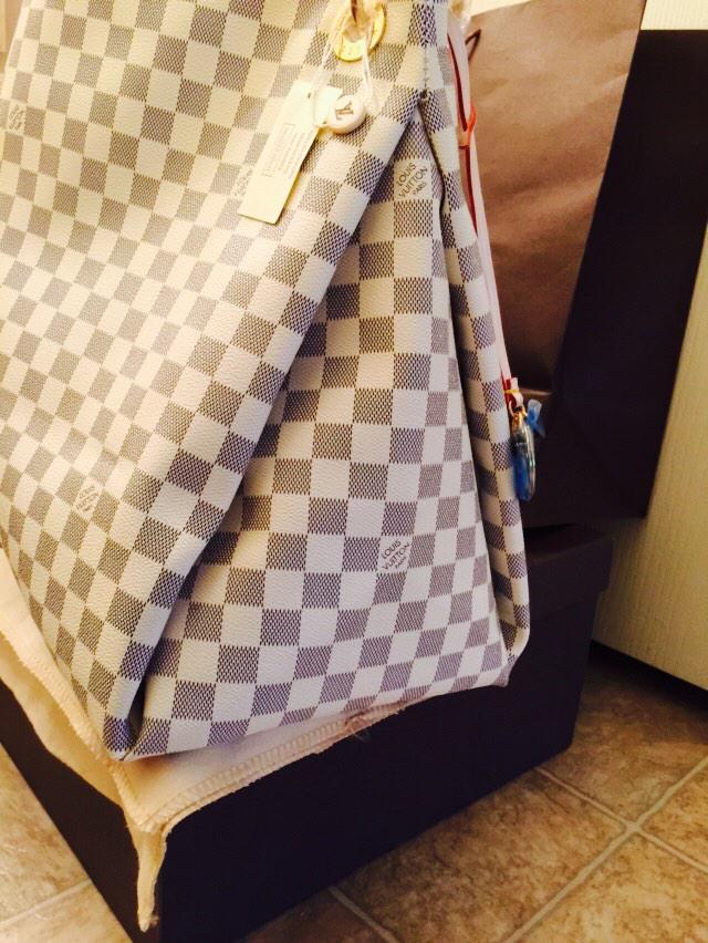 bagsilike's tweet photo. 🌟Louis Vuitton artsy GM in damier azur🌟$299 for 1:1 quality #LouisVuitton #artsy http://t.co/pem2NrONE7
