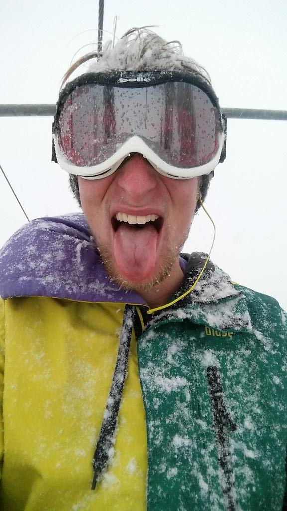 ShaunneyBoy's tweet photo. #SlopesSelfie #Frozen #ThatHairThough http://t.co/J3ZGqX0gE7