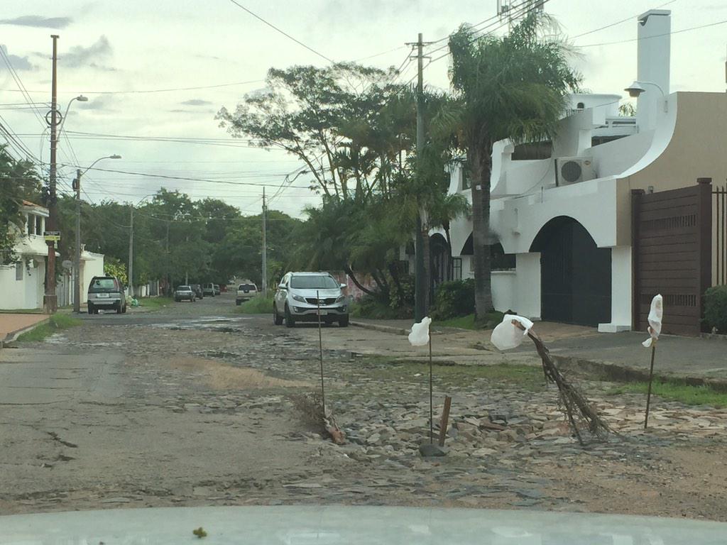 aedossa's tweet photo. @abcdigital @juntaasuncion @fededsi @sntcanal9 otra vez el pozo de agustin barrios casi san rafael y ni llovio http://t.co/Fga27frkKm