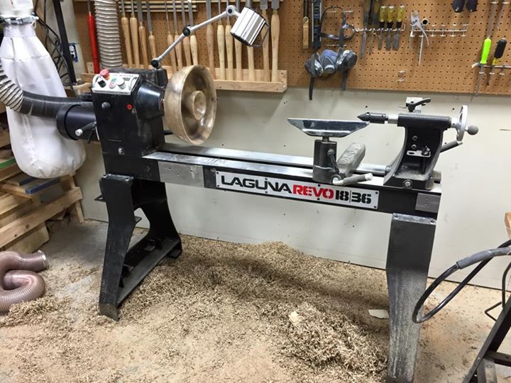 LagunaTools's tweet photo. Myrtle wood chip &amp; dip bowl that Keelan James made for his super bowl party on his new Revo 18/36. #lathe #woodturner http://t.co/PdI0NNYLDn