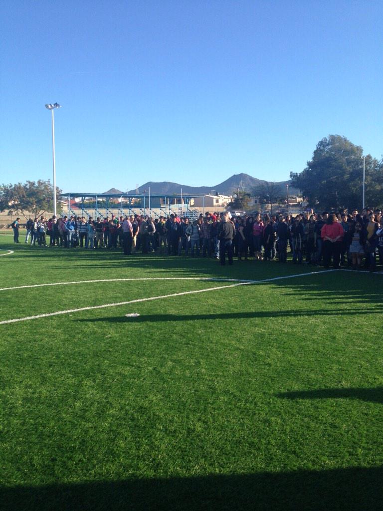 Gracias a <a href="/damianzepeda/">Damián Zepeda</a> pudimos inaugurar el Deportivo  "Apolo" @pancho_burquez_ <a href="/LariosHector/">Héctor Larios</a> <a href="/javalor/">#realjavalor</a> <a href="/TamoTeran/">Luis Erasmo Terán</a>