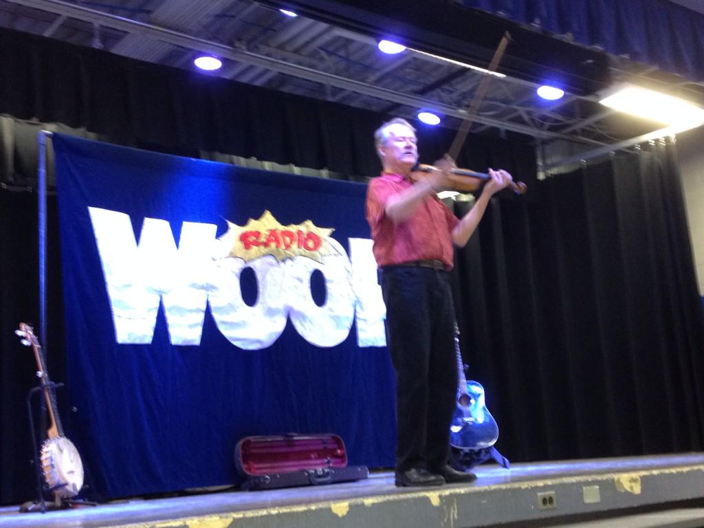 KevinWhiteVA's tweet photo. Bill Wellington performs at Meriwether Lewis school http://t.co/zMiX0vJQ6p