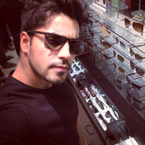 TheGautamGulati's tweet photo. Let Me Take #Selfiee First. http://t.co/rEEyjVH7GK