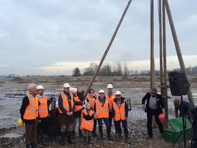 IMOSS_NL's tweet photo. Afgelopen week is de eerste paal geslagen van de nieuwbouwontwikkeling Broekgraaf in @Leerdam http://t.co/r2bpqkIPEj http://t.co/OfyrSiWaCf