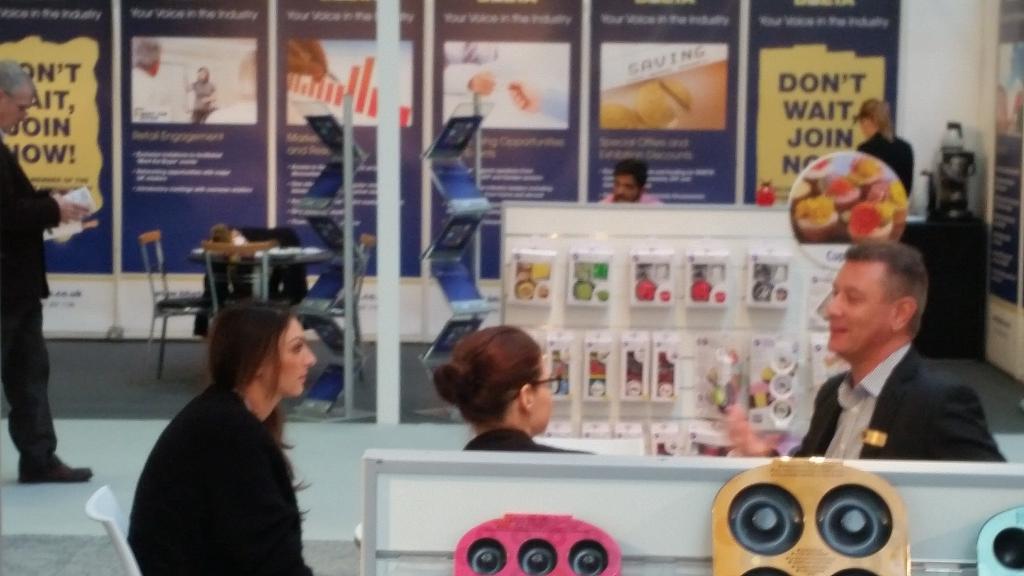 h2_wow's tweet photo. @trimcraft @WiltonCakes @FionaCairns celebs on your stand guys http://t.co/XsypFg0l01