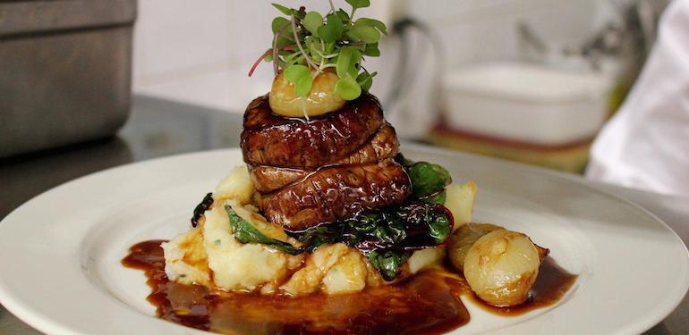 #Etobicoke restaurants that are awesome ft. <a href="/posticino/">Posticino Ristorante</a> <a href="/StJamesGateTO/">St James's Gate TO</a> <a href="/RoyalMeats/">ROYAL MEATS</a> + more! bit.ly/1qp1PkH