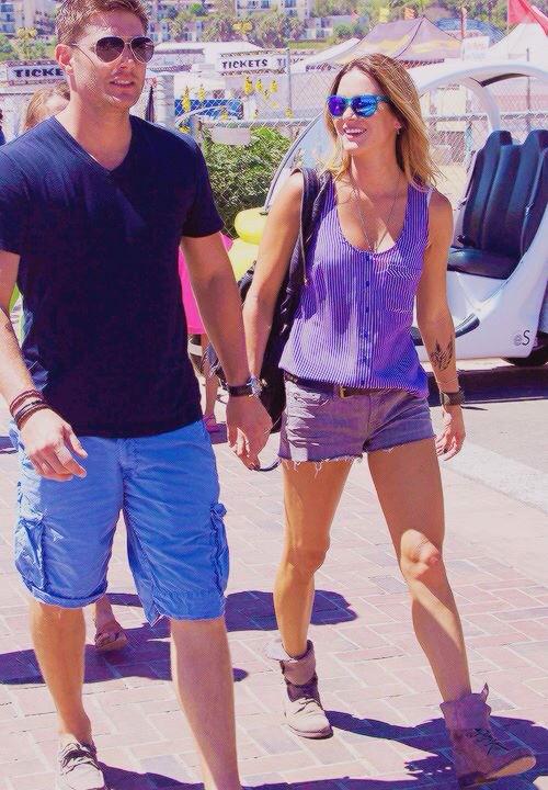 Wincherford's tweet photo. Namore alguém que te olhe como a @DanneelHarris olha pro @JensenAckles 😍❤️💕 #BrazilNeedSPNin2015 #SPNFamiIy http://t.co/zMjzNmWJZt