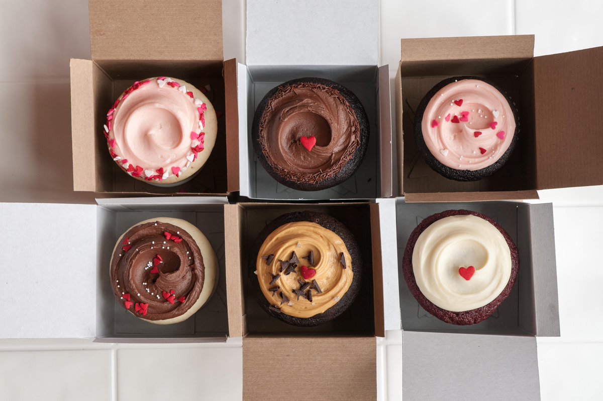 CupcakeRoyale's tweet photo. #Valentine’s day peep show, view all of our special offerings! http://t.co/nAjh3sm5JW #viewingpleasure #picshow #yum http://t.co/cK7Hp0BBvU