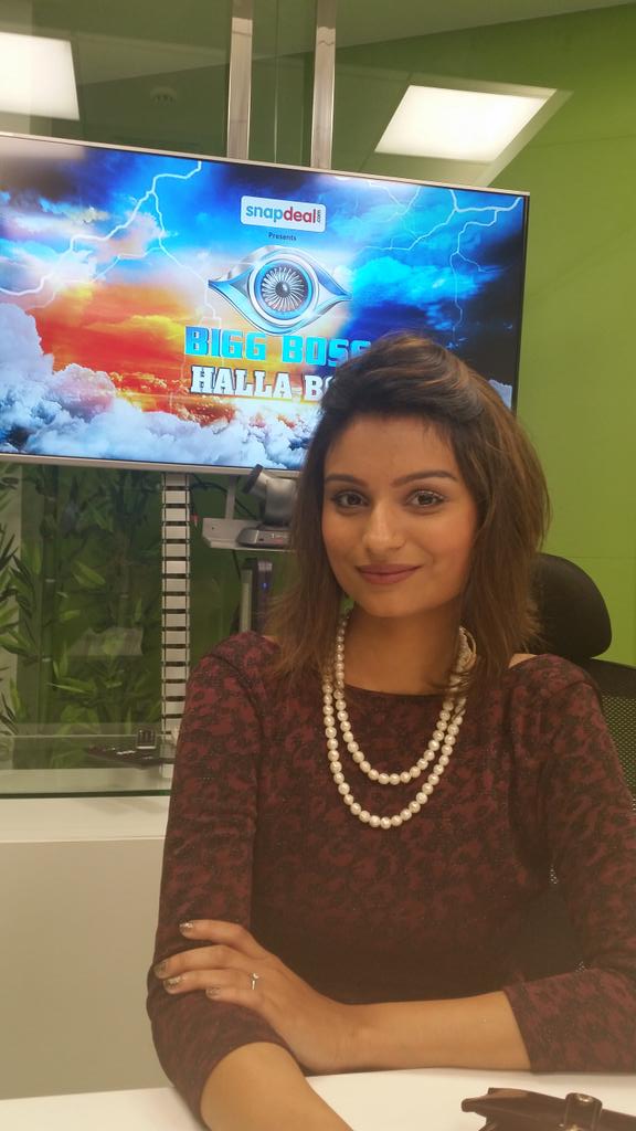 TeamDimpy's tweet photo. "RT @dimpy_mahajan: Live chatting with my lovely fans at the network 18 office http://t.co/mp1TSFJ6vu " 😊 Beautiful😍😘👸💘 #WeLoveDIMPY