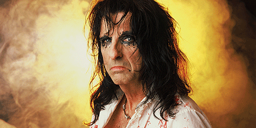 \"Empecé a beber en 1970 y terminé en 1985, fue un trago muy largo\"
¡Happy 67th Bday to the one and only Alice Cooper! 