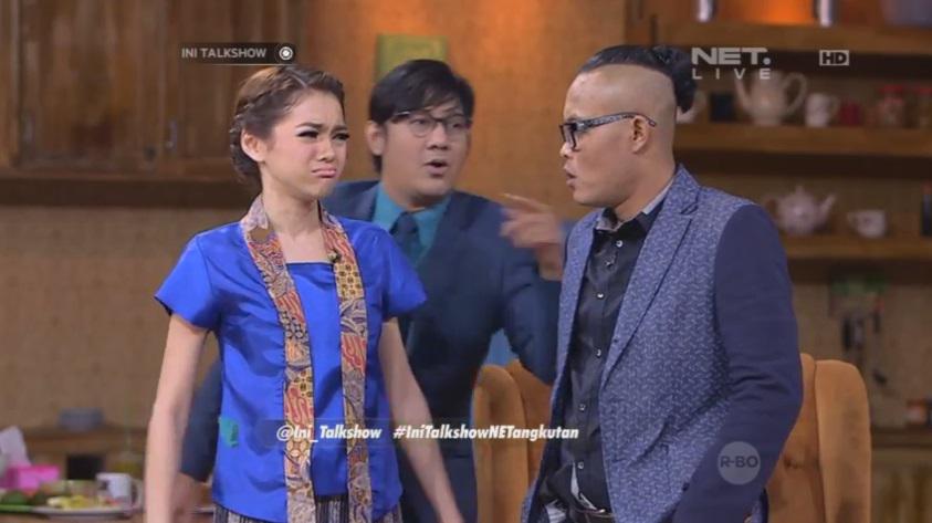 mayaseptha's tweet photo. Hahahaha "@netmediatama: Neng @mayaseptha kok cemberut, kenapaaa? @Ini_Talkshow #IniTalkshowNEtangkutan http://t.co/FzqWprojng"