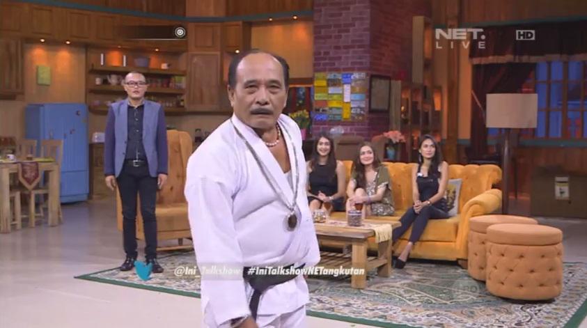 mdtvindonesia's tweet photo. Neng kene wae...

Tuh gak boleh kemana-mana sama Pak RT. @Ini_Talkshow #IniTalkshowNETangkutan http://t.co/LHUNHxX6Uf