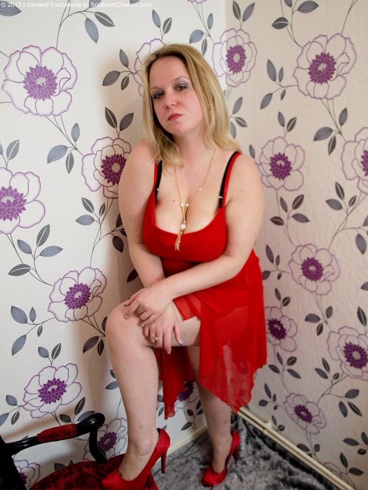studio_haze's tweet photo. My new photosets of the very sexy @JessicaUK , @RoxyUKCharm &amp; @Curvy_Minx are now up on their websites. #lovemyjob http://t.co/VNdEbfH9Cq