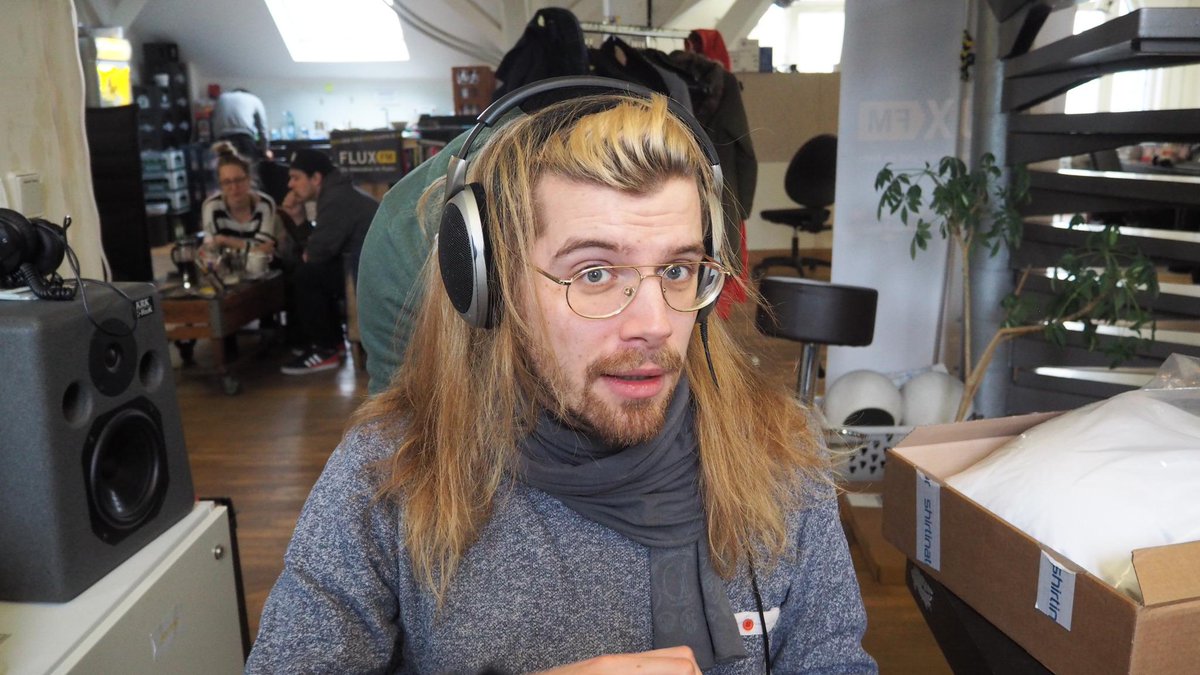 ich feier dieser tage ja mein 4 jähriges beim hipstersender <a href="/FluxFM/">FluxFM</a>. fühle mich heute aber eher <a href="/STAR_FM/">STAR FM Maximum Rock</a> Maximum Rock