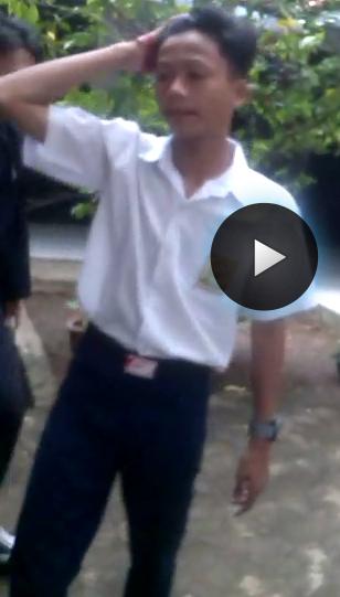 Benerin rambut dulu biar kecee:G