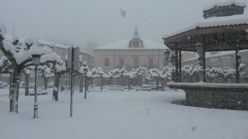 OSRural's tweet photo. #Villarcayo las #merindades sigue nevando. http://t.co/Y00DCqIhLX