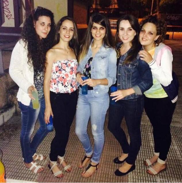 jenniferomero29's tweet photo. El mejor regalo es que estén cada año a mi lado @SoniaBoniBoni @nenasLaura @NereaGtz @sandritahidalg OS QUIERO 🍀💚 http://t.co/26M97DhYo1