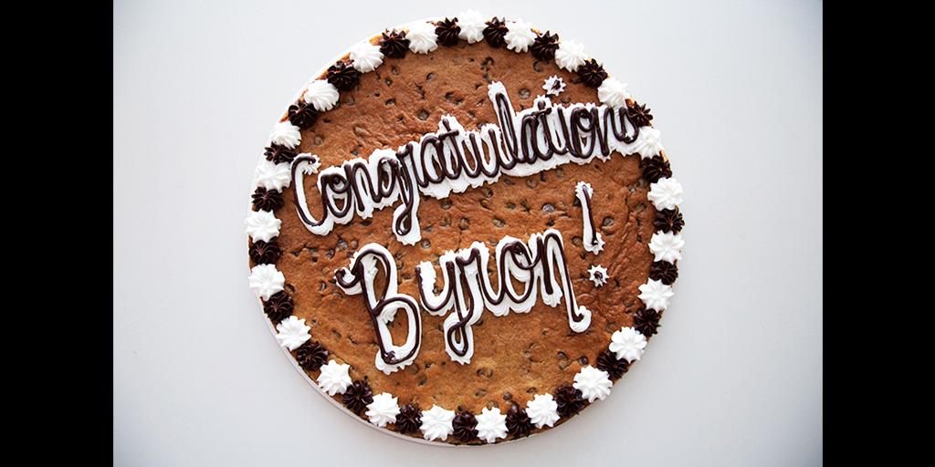 Gr8AmCookies's tweet photo. @rivalsmike Our congratulatory Cookie Cake for Byron! #Auburn #WarEagle http://t.co/mV8qvlzAHi