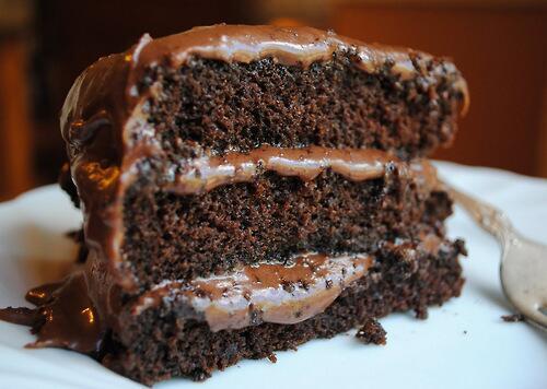 TheFoodsWorld's tweet photo. Chocolate Cream Cake. http://t.co/83Sb9WkqRm