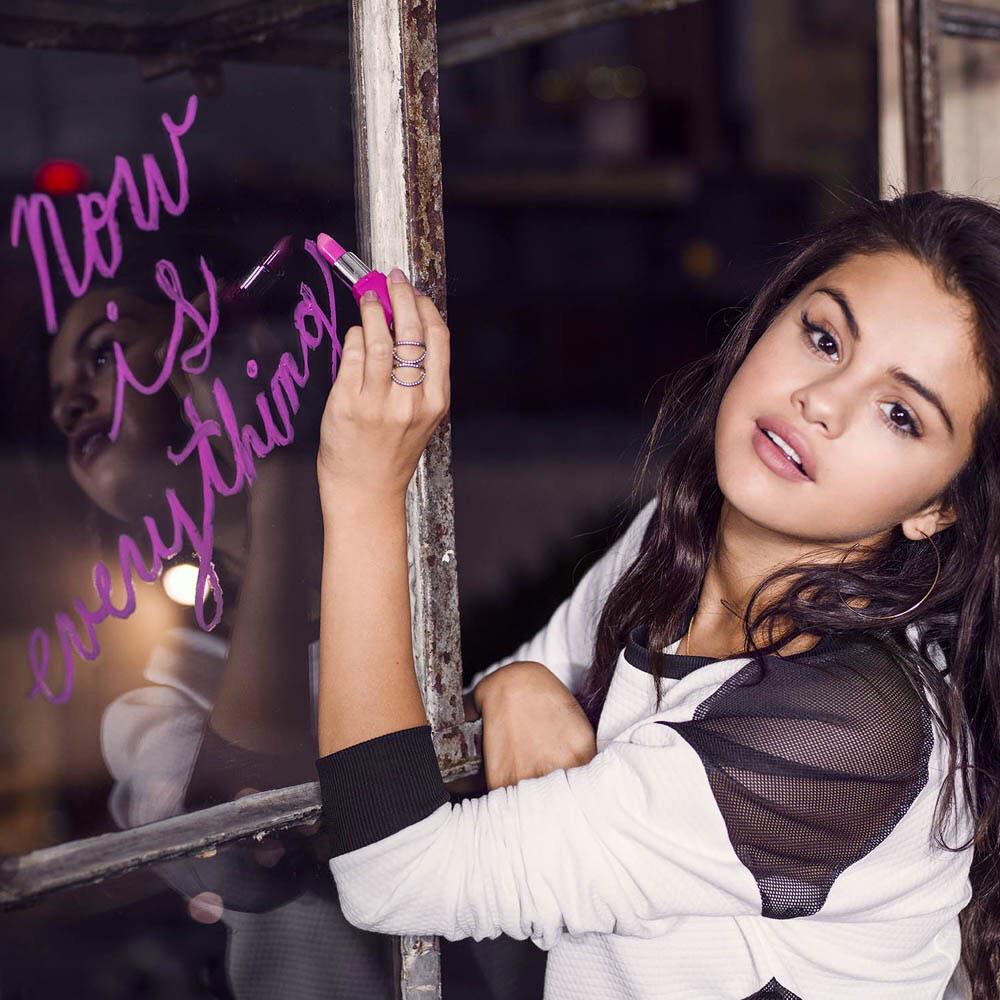 salud Detectable Fragante Selena Gomez on Twitter: "Write NOW IS EVERYTHING out, hashtag it with  #NOWISEVERYTHING &amp; you could be in @adidasneolabel's video! Good luck!  http://t.co/PLsvmZZKco" / Twitter